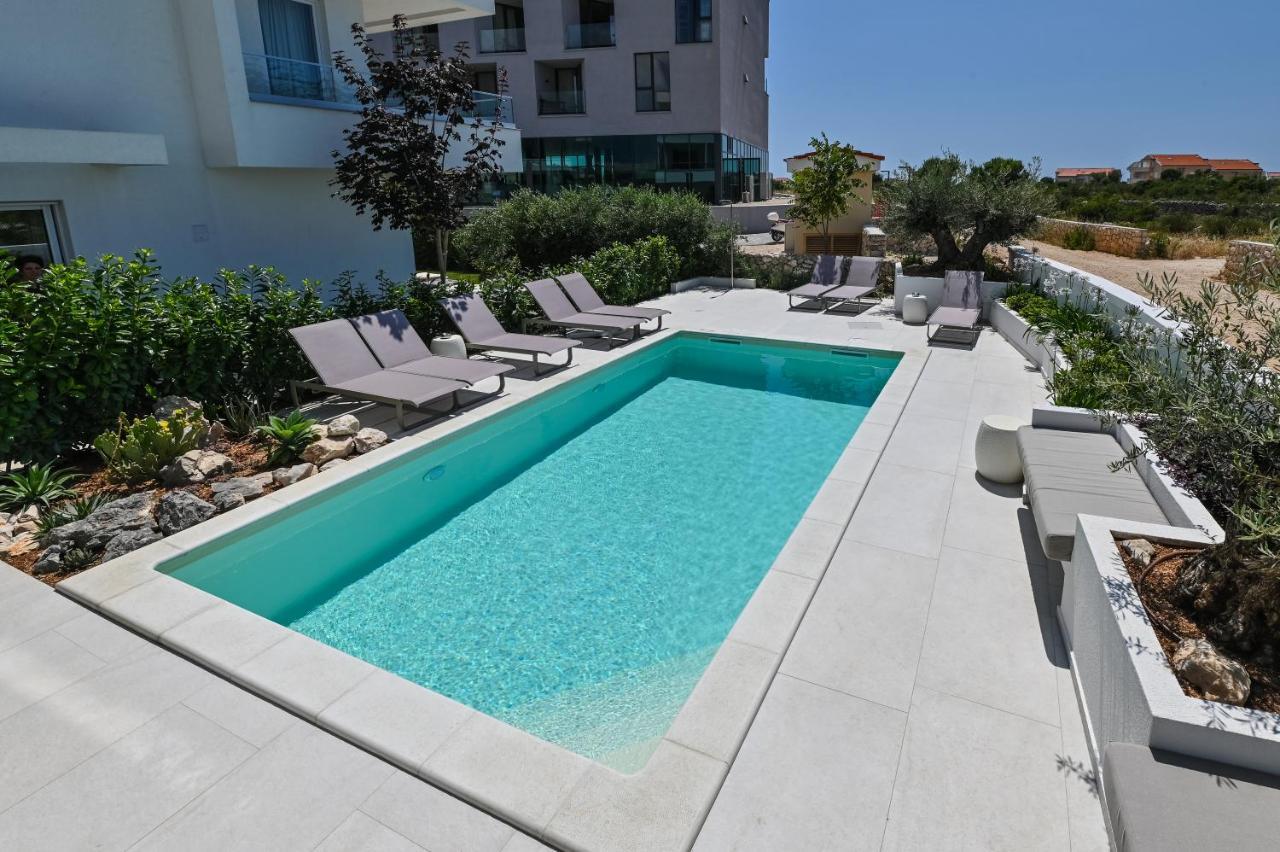 Villa Cala, Hotel Rooms&Apartments Новаля Екстериор снимка