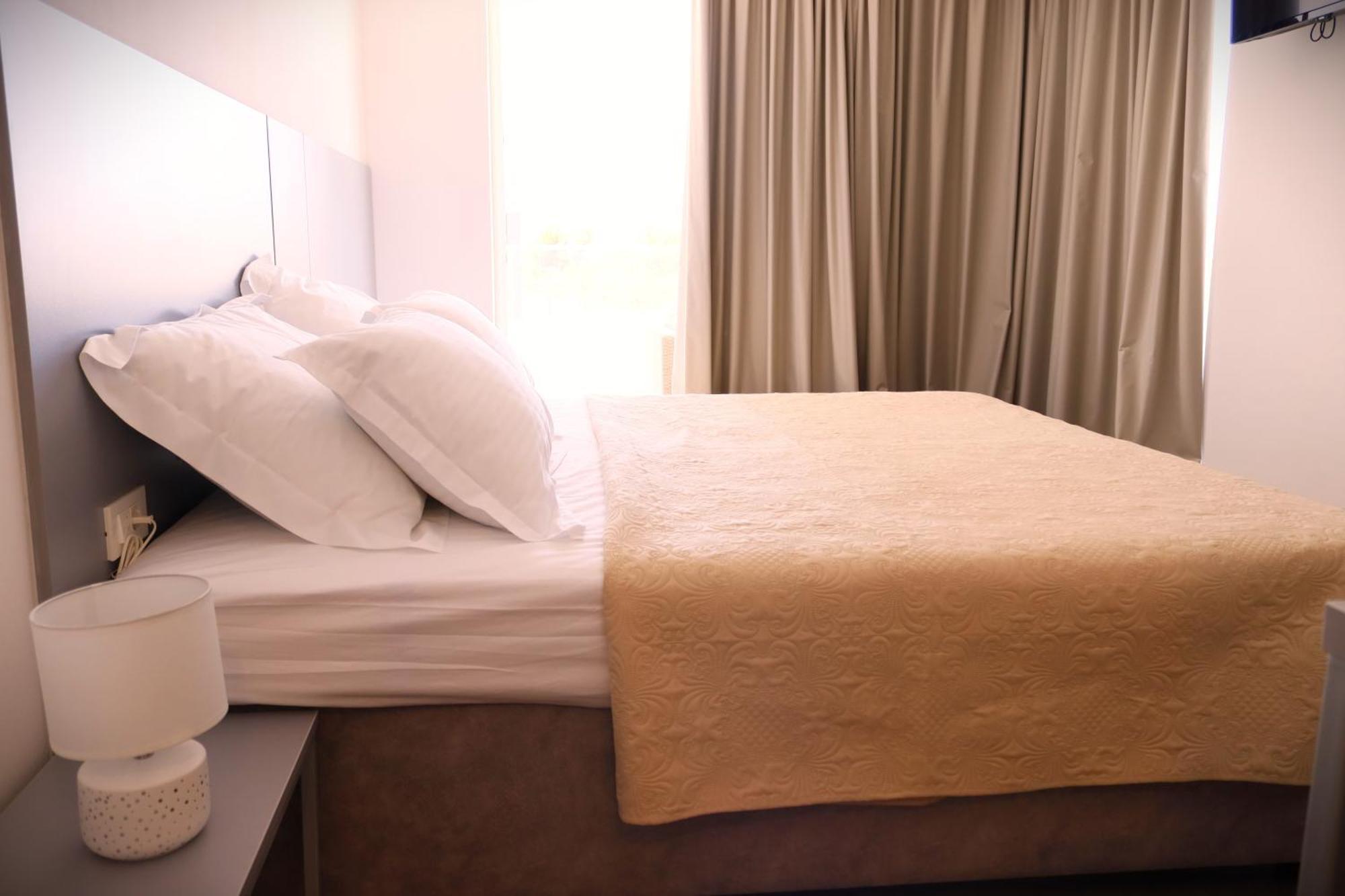 Villa Cala, Hotel Rooms&Apartments Новаля Екстериор снимка