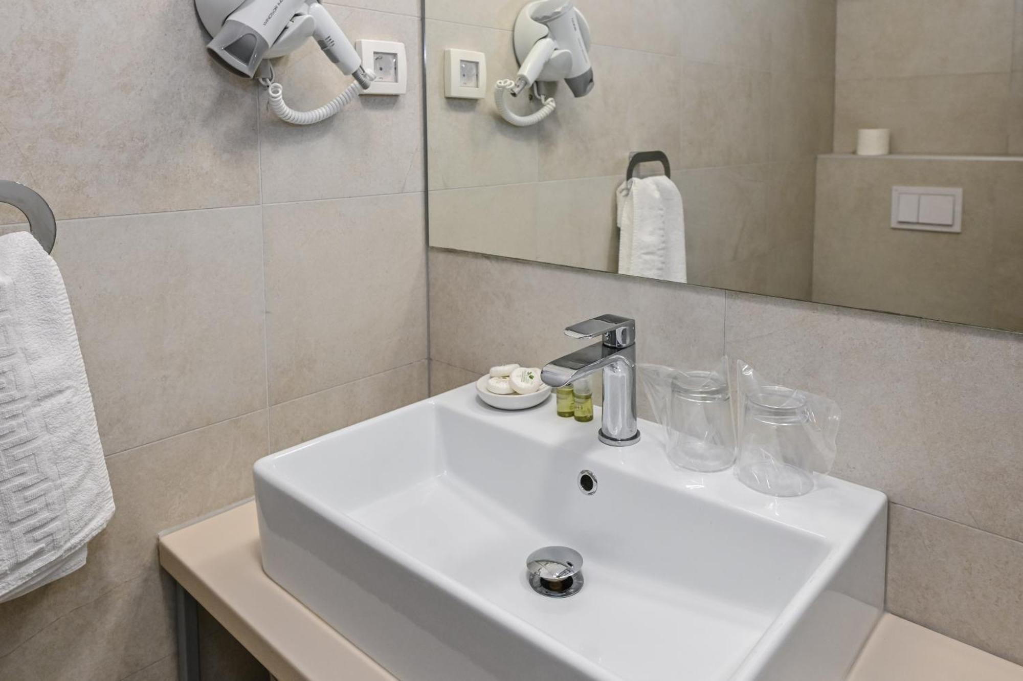 Villa Cala, Hotel Rooms&Apartments Новаля Екстериор снимка