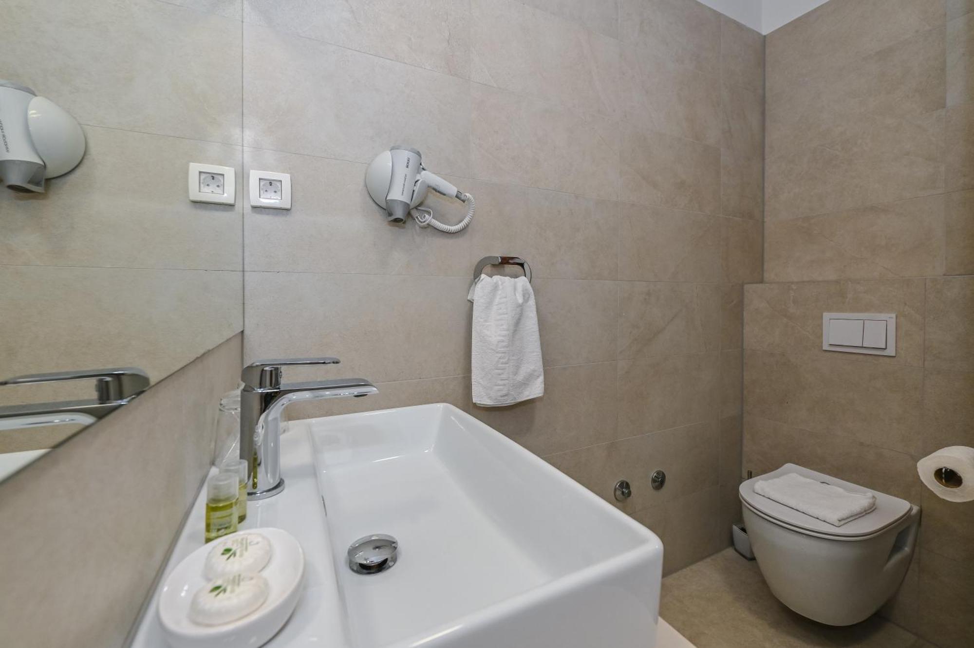 Villa Cala, Hotel Rooms&Apartments Новаля Екстериор снимка