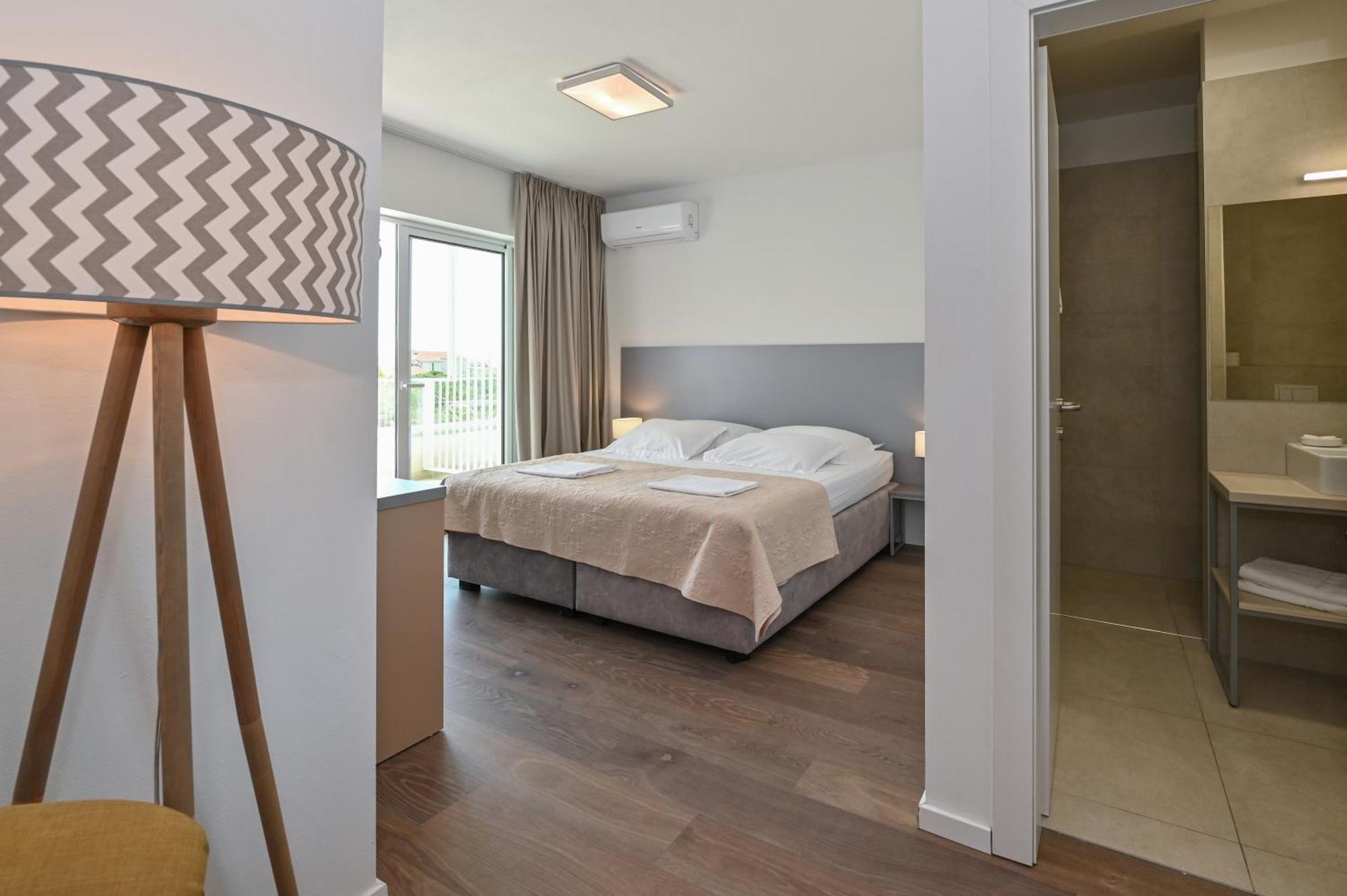 Villa Cala, Hotel Rooms&Apartments Новаля Екстериор снимка