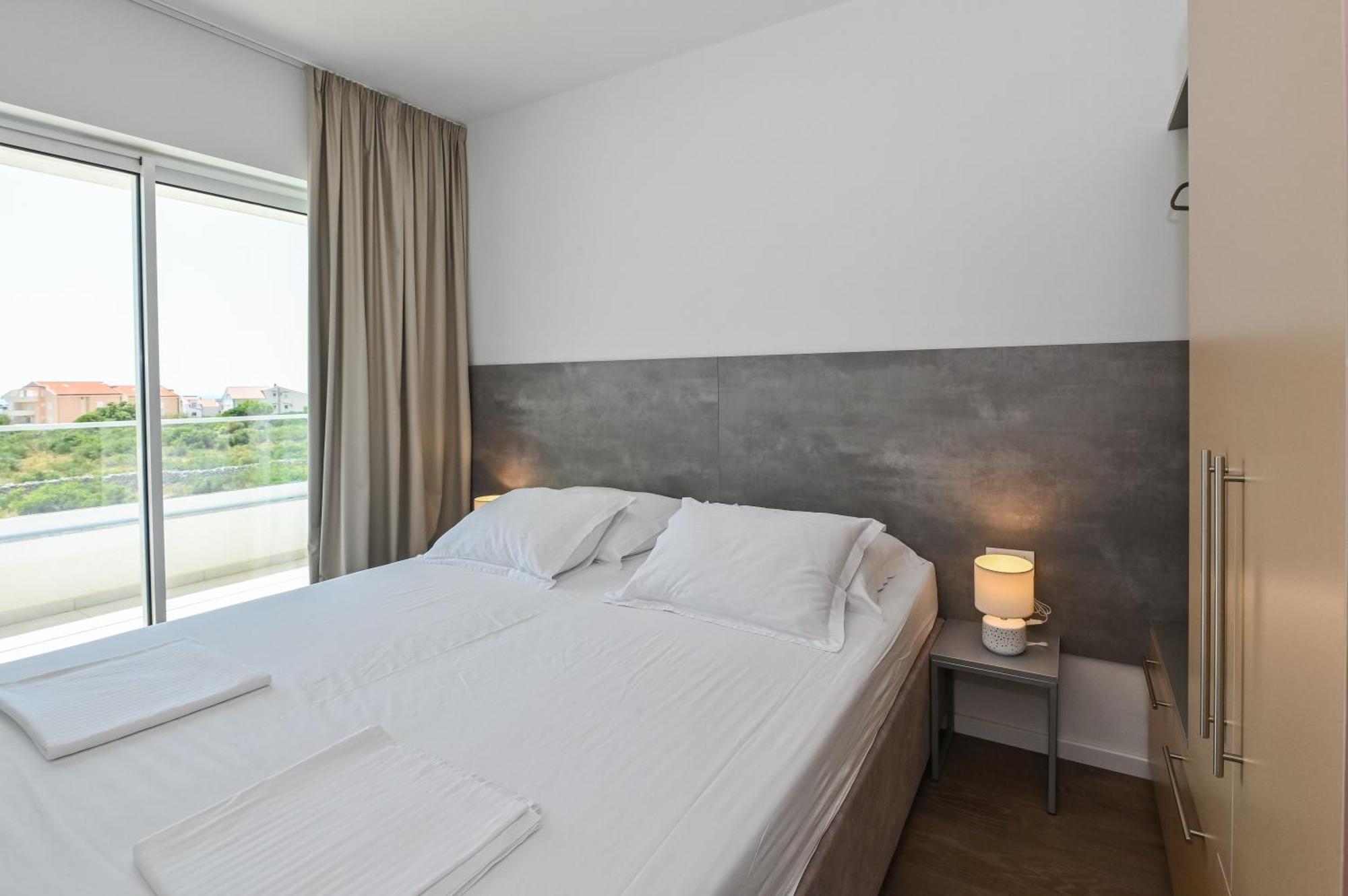Villa Cala, Hotel Rooms&Apartments Новаля Екстериор снимка