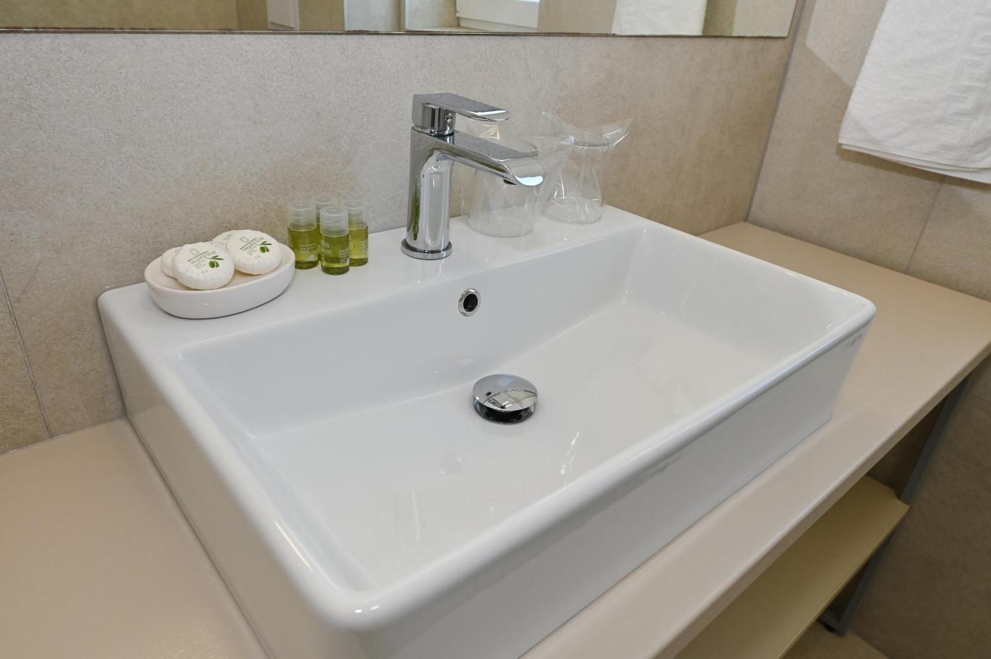 Villa Cala, Hotel Rooms&Apartments Новаля Екстериор снимка